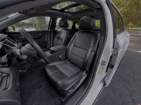 Used 2017 Chevrolet Impala LT w/ Convenience Package FWD image 13