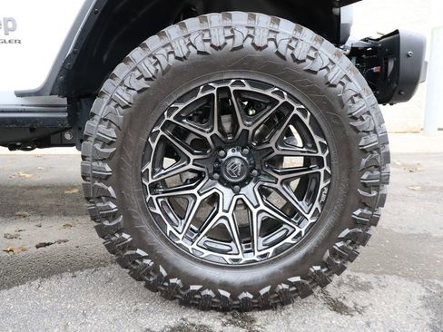 Used 2025 Jeep Wrangler Unlimited Rubicon 392 AWD/4WD image 12