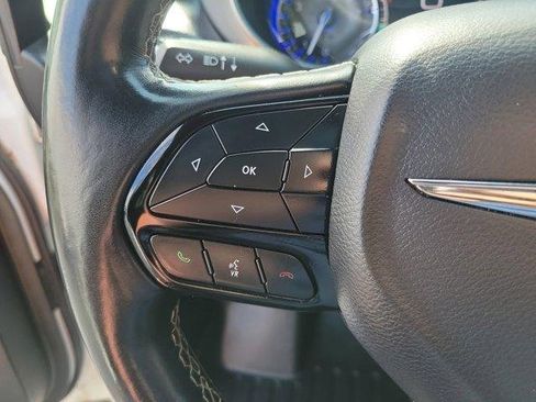 Used 2018 Chrysler Pacifica Touring-L Plus w/ S Appearance Package image 26