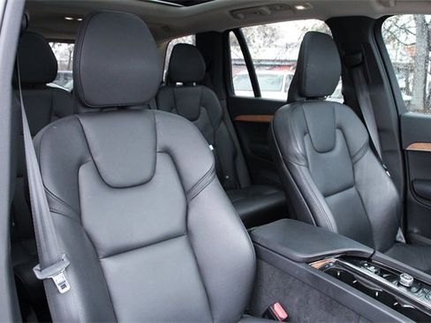 Used 2023 Volvo XC90 B6 Plus image 28