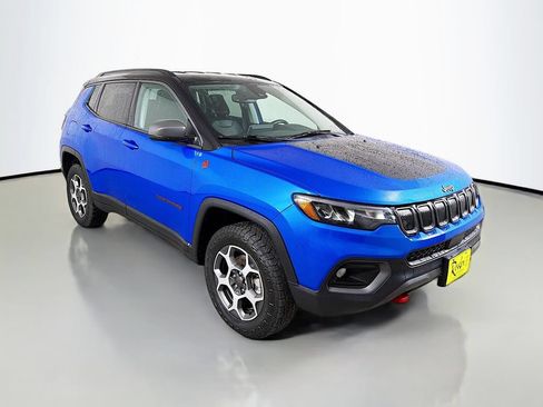 Used 2022 Jeep Compass Trailhawk w/ Trailhawk Convenience Group AWD/4WD image 4