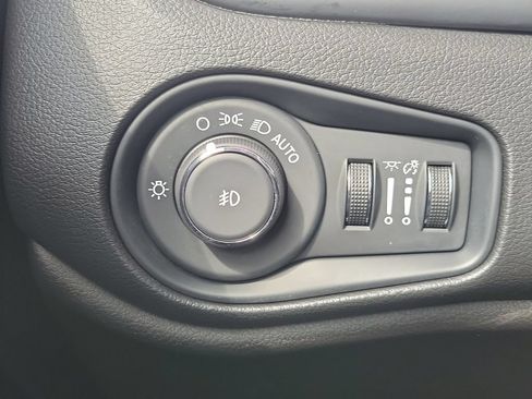 Used 2021 Jeep Renegade Limited AWD/4WD image 10
