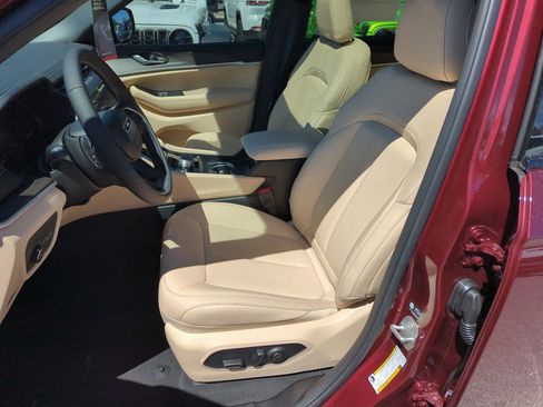New 2026 Jeep Grand Cherokee Limited w/ Limited Altitude Package AWD/4WD image 12