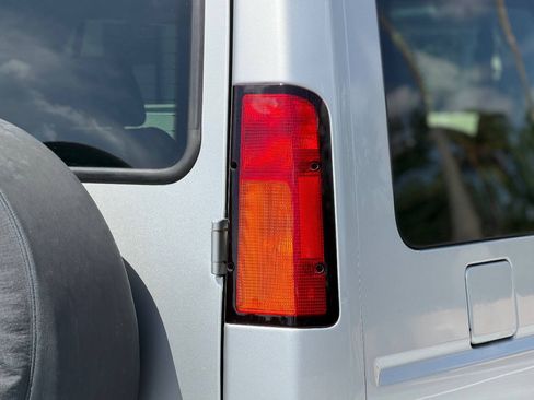 Used 2004 Land Rover Discovery S AWD/4WD image 13