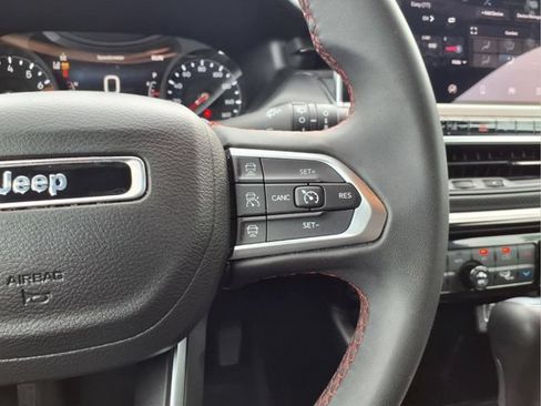 Used 2025 Jeep Compass Trailhawk AWD/4WD image 21