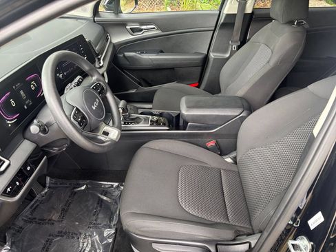 Used 2025 Kia Sportage LX FWD image 27