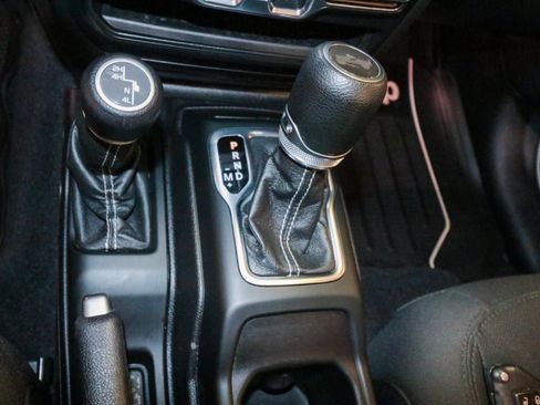 Used 2020 Jeep Wrangler Unlimited Sahara image 21