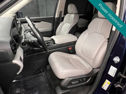 Used 2023 Honda Pilot Touring image 4