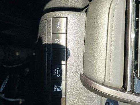 Used 2023 Toyota Camry LE image 31