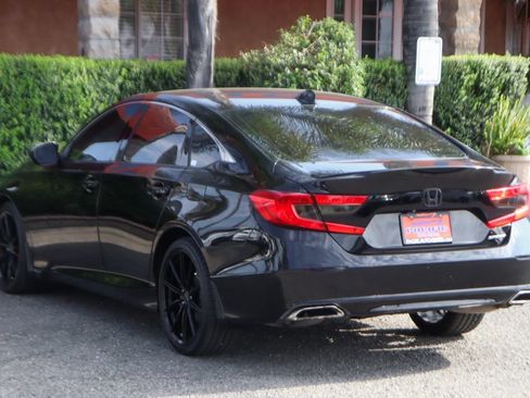 Used 2018 Honda Accord Sport image 6