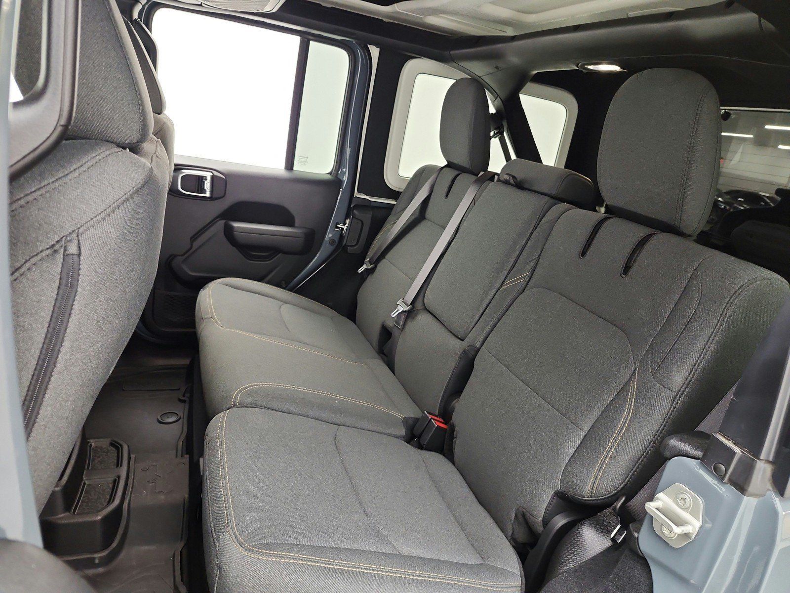 Used 2024 Jeep Wrangler Unlimited AWD/4WD image 15