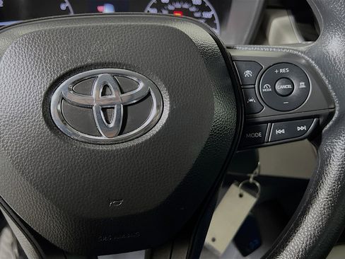 Used 2025 Toyota Corolla LE image 20
