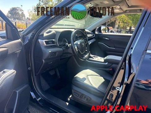 Used 2023 Toyota Highlander XLE AWD/4WD image 7