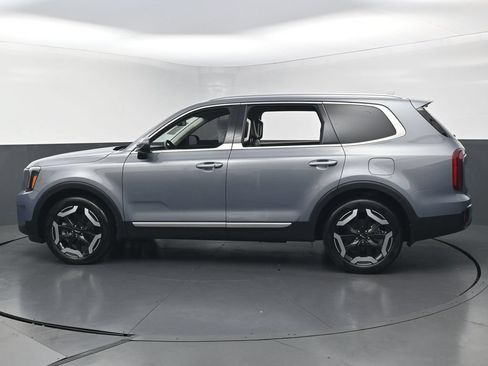 Used 2025 Kia Telluride S FWD image 8