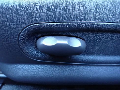 Used 2008 Pontiac Grand Prix SE image 17