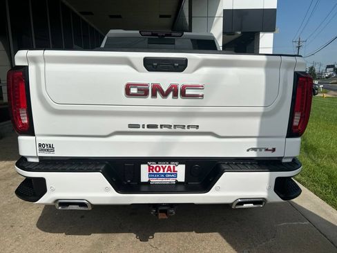 Used 2025 GMC Sierra 1500 AT4 w/ AT4 Premium Package AWD/4WD image 6