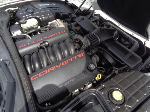 Used 2001 Chevrolet Corvette Convertible w/ Preferred Equipment Group2 RWD image 20
