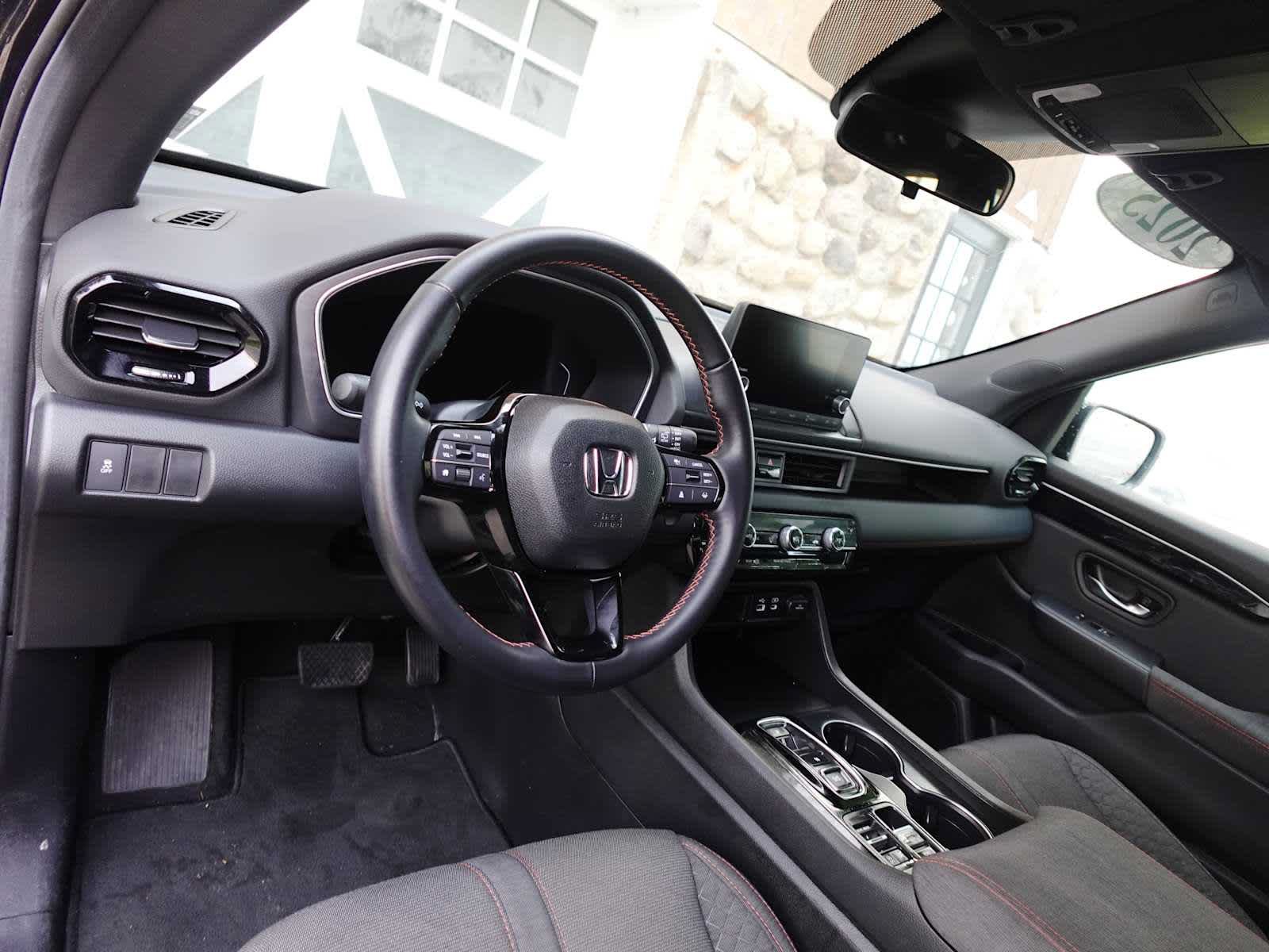 Used 2025 Honda Pilot Sport image 15