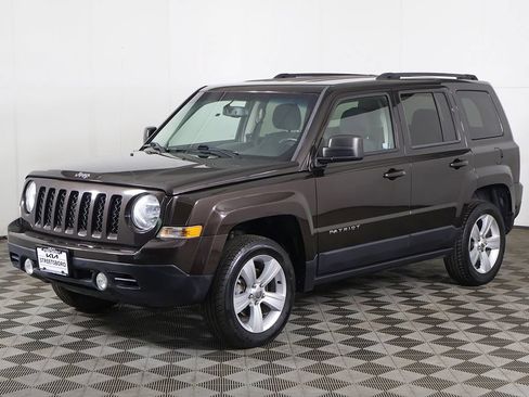 Used 2014 Jeep Patriot Latitude AWD/4WD image 5
