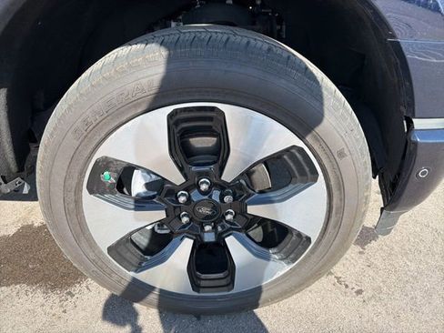 Used 2023 Ford F150 Lightning Platinum AWD/4WD image 4