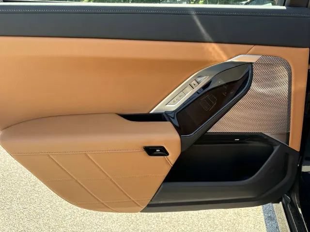 Used 2025 BMW 740i xDrive w/ Premium Package AWD/4WD image 24