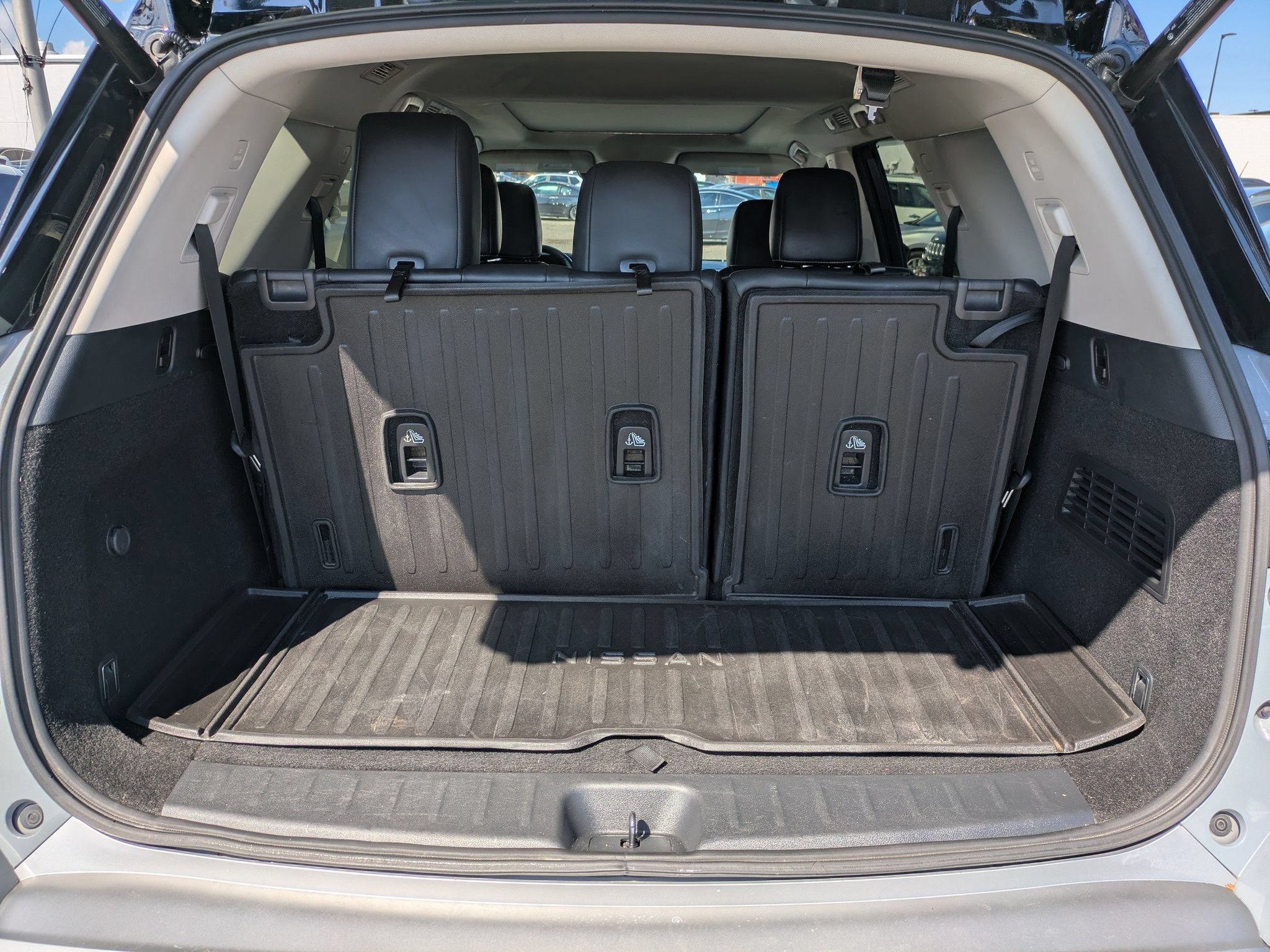 Used 2022 Nissan Pathfinder Platinum w/ Cargo Package FWD image 14