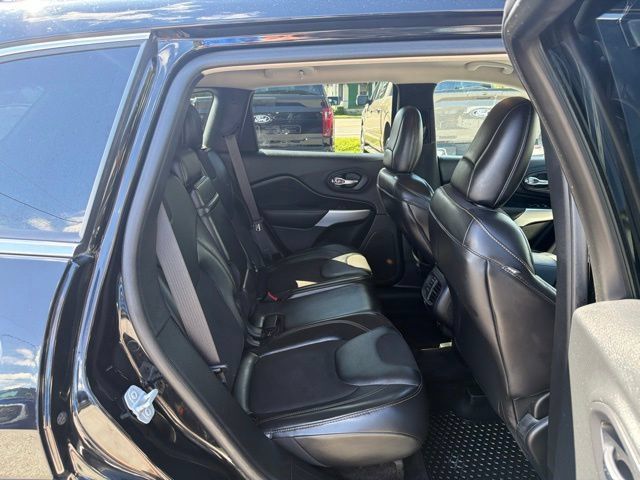 Used 2018 Jeep Cherokee Latitude Plus w/ Cold Weather Group AWD/4WD image 38