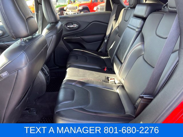 Used 2019 Jeep Cherokee Trailhawk AWD/4WD image 25