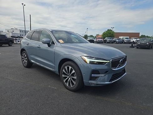 Used 2023 Volvo XC60 B5 Plus FWD image 2