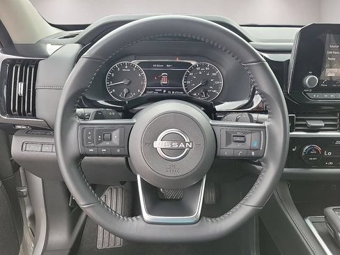 Used 2025 Nissan Pathfinder SV FWD image 20