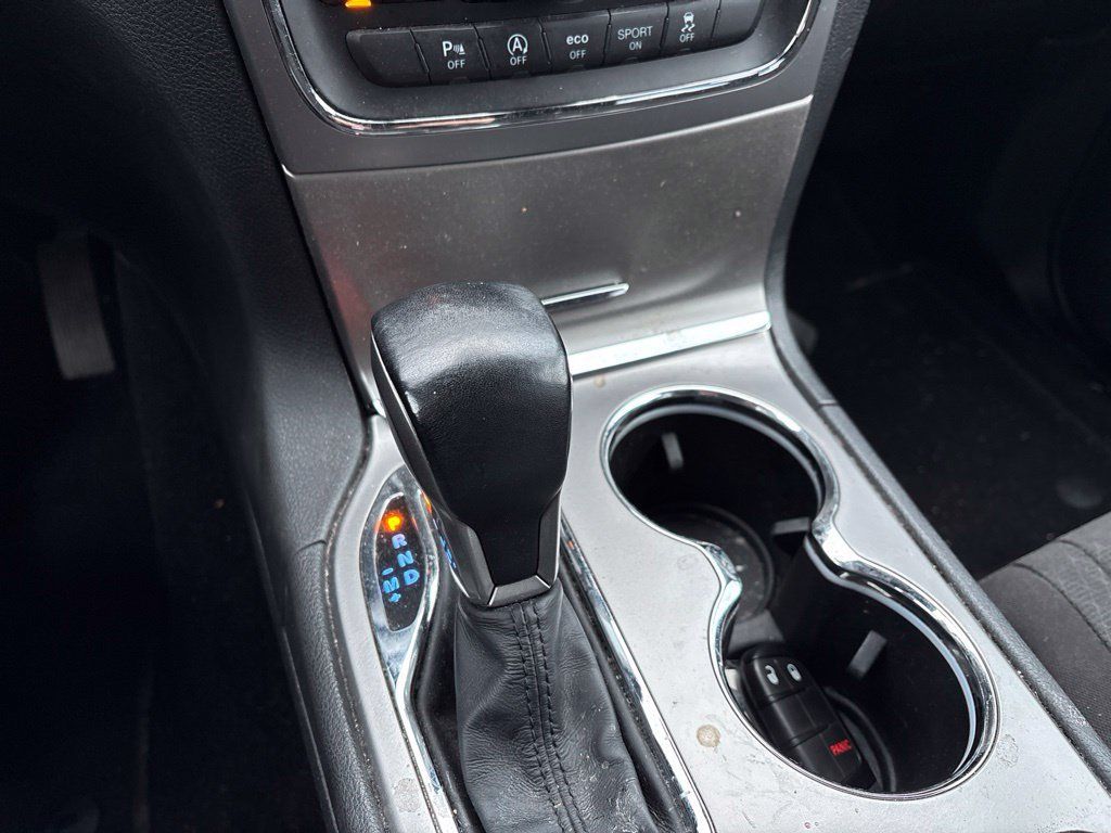 Used 2021 Jeep Grand Cherokee Laredo AWD/4WD image 26