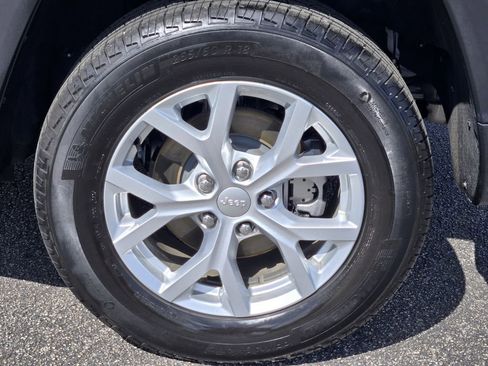 Used 2023 Jeep Grand Cherokee Limited image 9