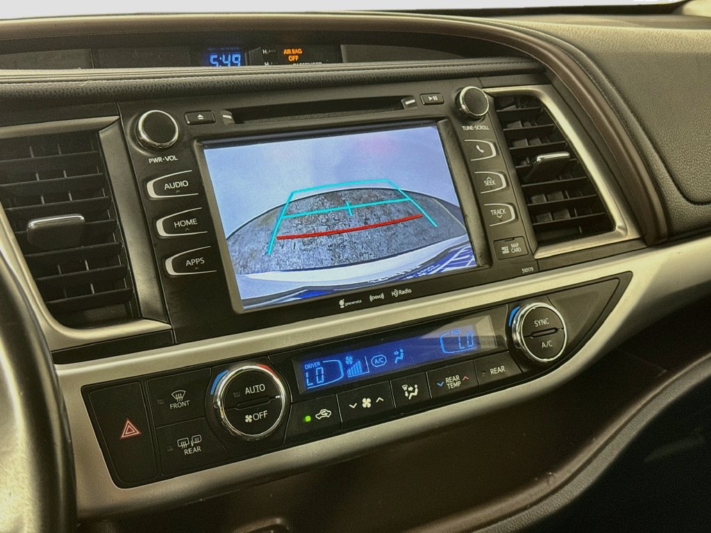 Used 2018 Toyota Highlander XLE AWD/4WD image 17
