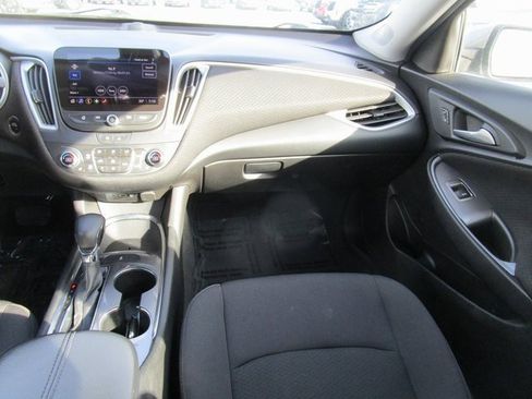 Used 2022 Chevrolet Malibu LT image 19