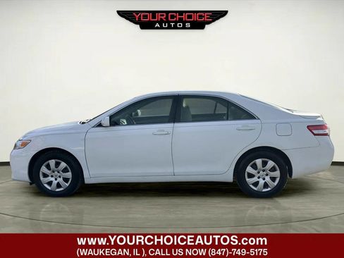 Used 2011 Toyota Camry LE image 2