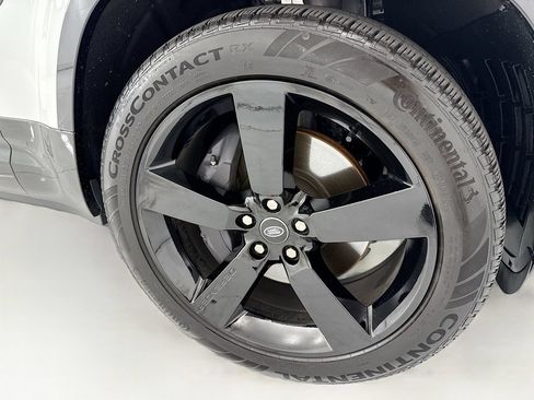 Used 2025 Land Rover Defender 110 X-Dynamic SE AWD/4WD image 31