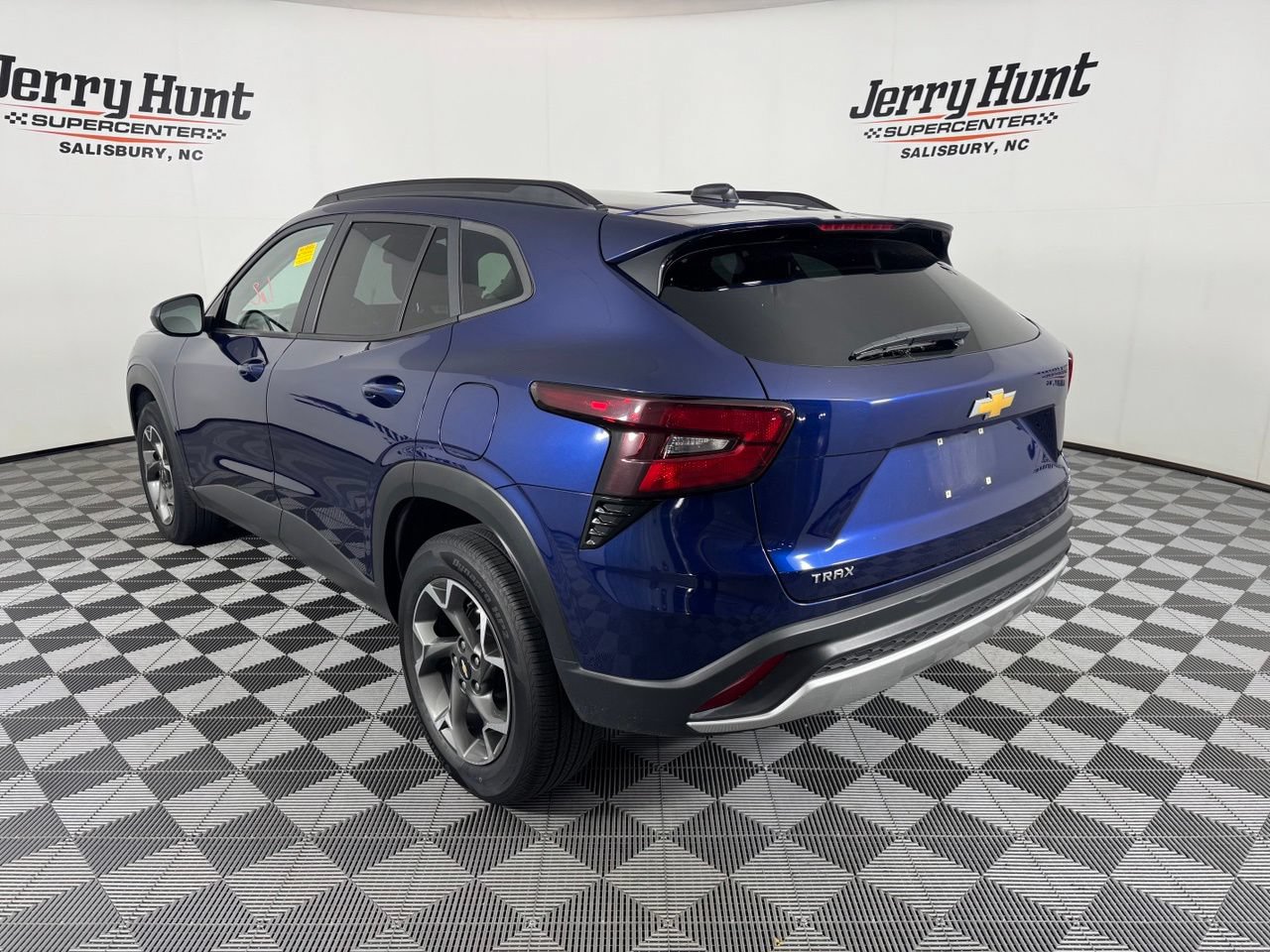 Used 2024 Chevrolet Trax LT FWD image 9