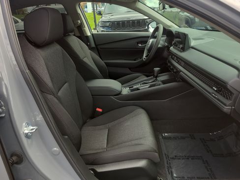 Used 2025 Honda Accord SE image 18