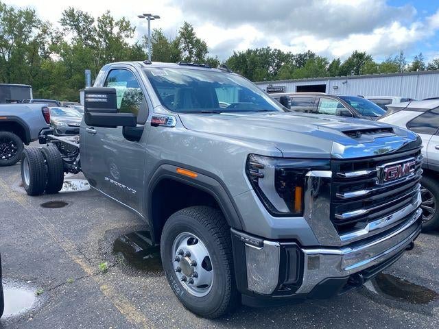 New 2026 GMC Sierra 3500 SLE w/ SLE Convenience Package AWD/4WD image 4