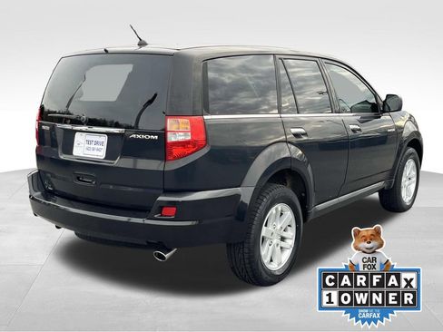 Used 2003 Isuzu Axiom S image 3