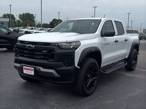 Used 2024 Chevrolet Colorado Trail Boss w/ Technology Package AWD/4WD image 2