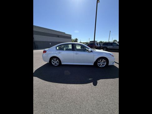 Used 2013 Subaru Legacy 2.5i Premium AWD/4WD image 2