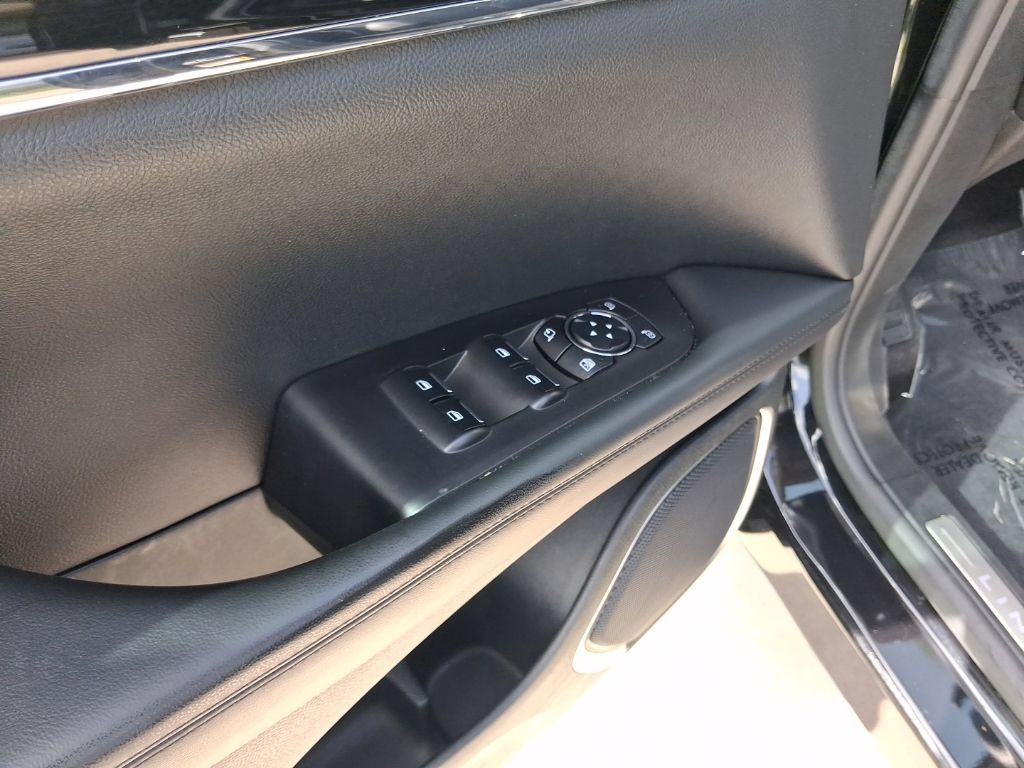 Used 2023 Lincoln Nautilus Reserve FWD image 16