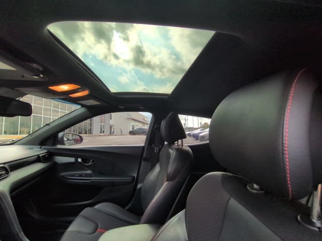 Used 2020 Hyundai Veloster Turbo FWD image 31