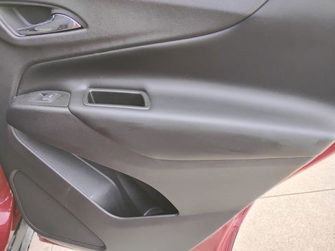 Used 2018 Chevrolet Equinox LT image 20