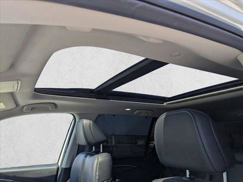 Used 2025 Honda Pilot Touring image 16