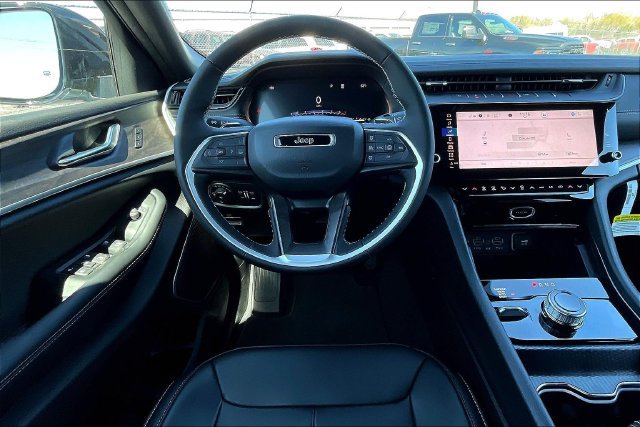 New 2026 Jeep Grand Cherokee Limited AWD/4WD image 16