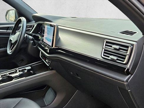 Used 2025 Volkswagen Atlas Cross Sport SE image 21