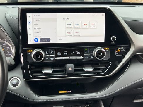 Used 2024 Toyota Highlander XLE image 26