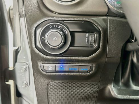 Used 2023 Jeep Wrangler Unlimited w/ Convenience Group AWD/4WD image 17